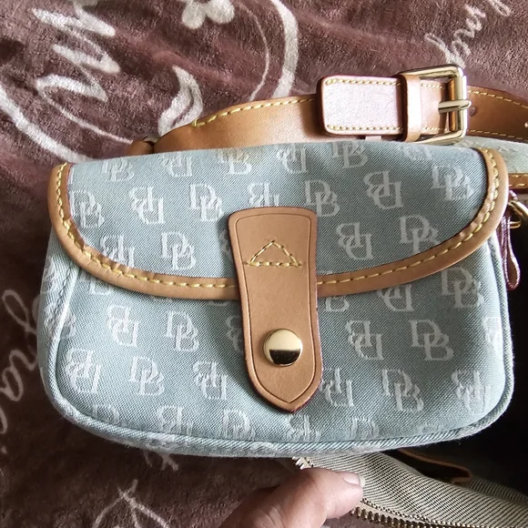 Large Dooney & Bourke purse with wallet - Picture 4 of 8